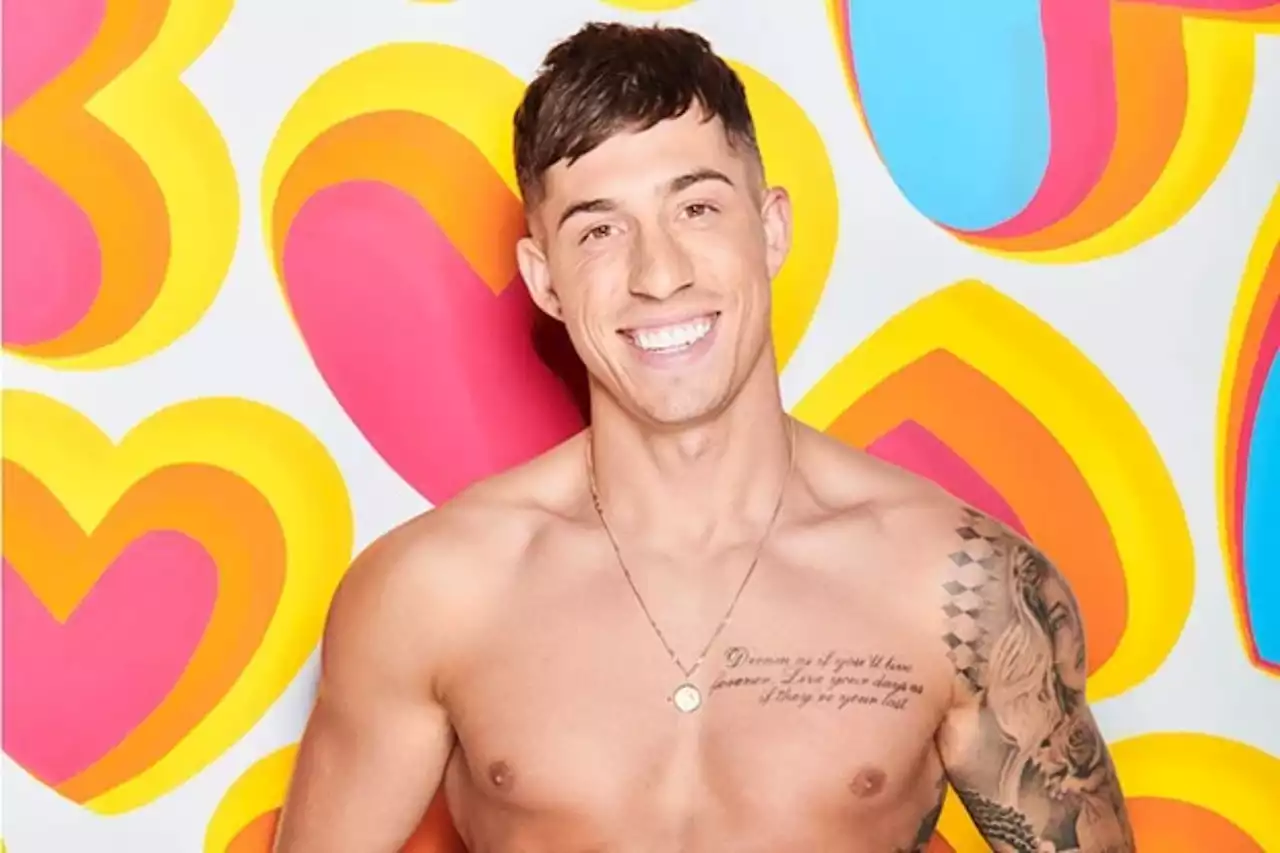 Love Island star looks different as he shaves his head ahead of hair transplant