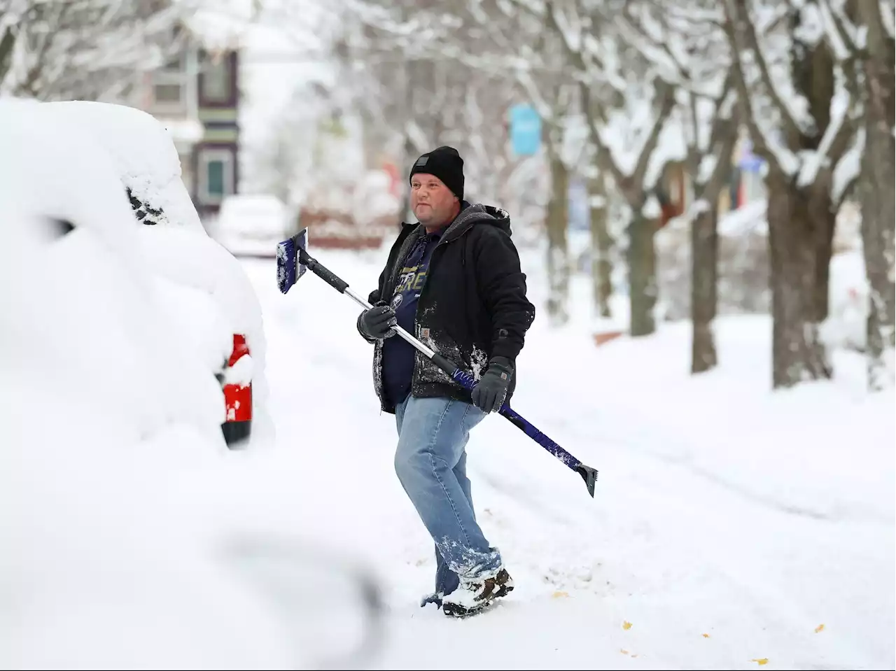 Dangerous lake-effect snowstorm blankets Buffalo, western NY