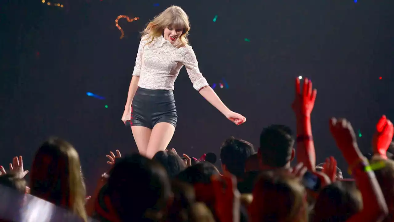 Senate Antitrust Leader, AOC Slam Ticketmaster Amid Taylor Swift Concert Snafu