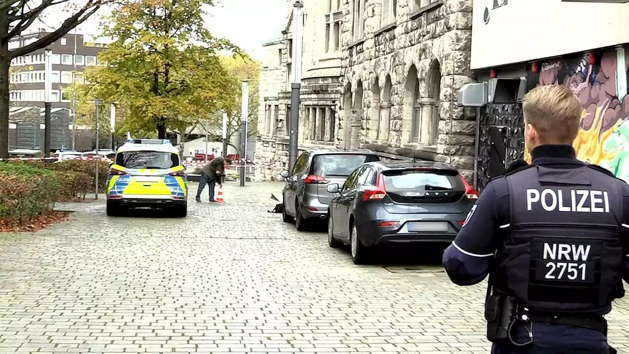 Reul spricht von Anschlag: Alte Synagoge in Essen beschossen