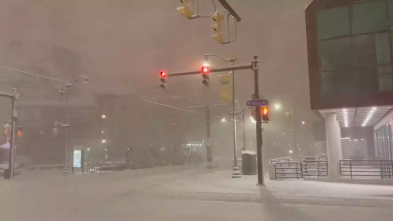 2 people killed in 'historic' snowstorm paralyzing parts of western, northern New York