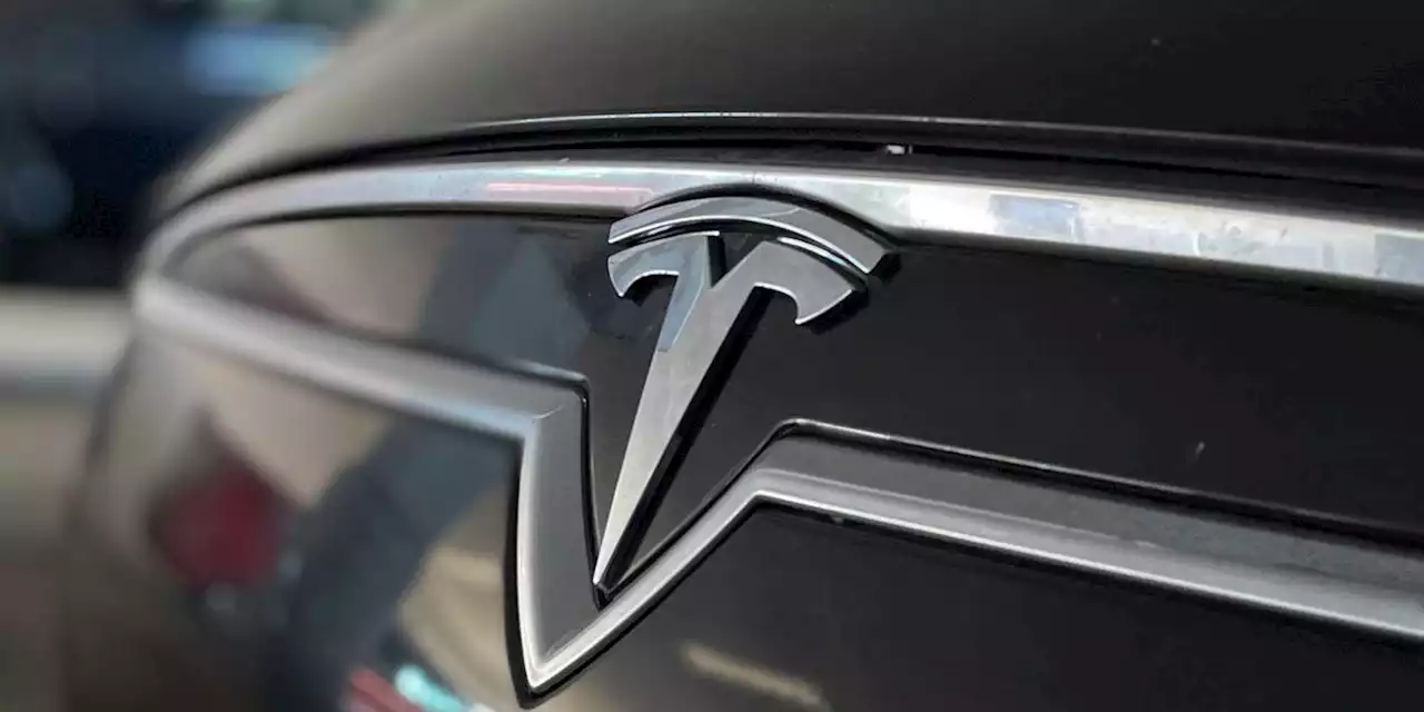 Tesla recalls 300K vehicles over taillight software glitch