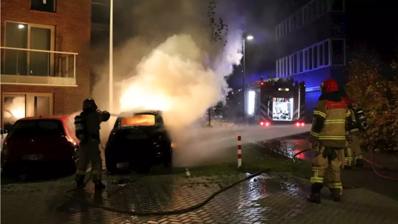 Politie zoekt getuigen van mogelijke brandstichting auto in Noord