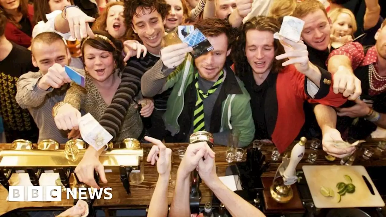 Otley Run: Report pub crawl offences, councillors say