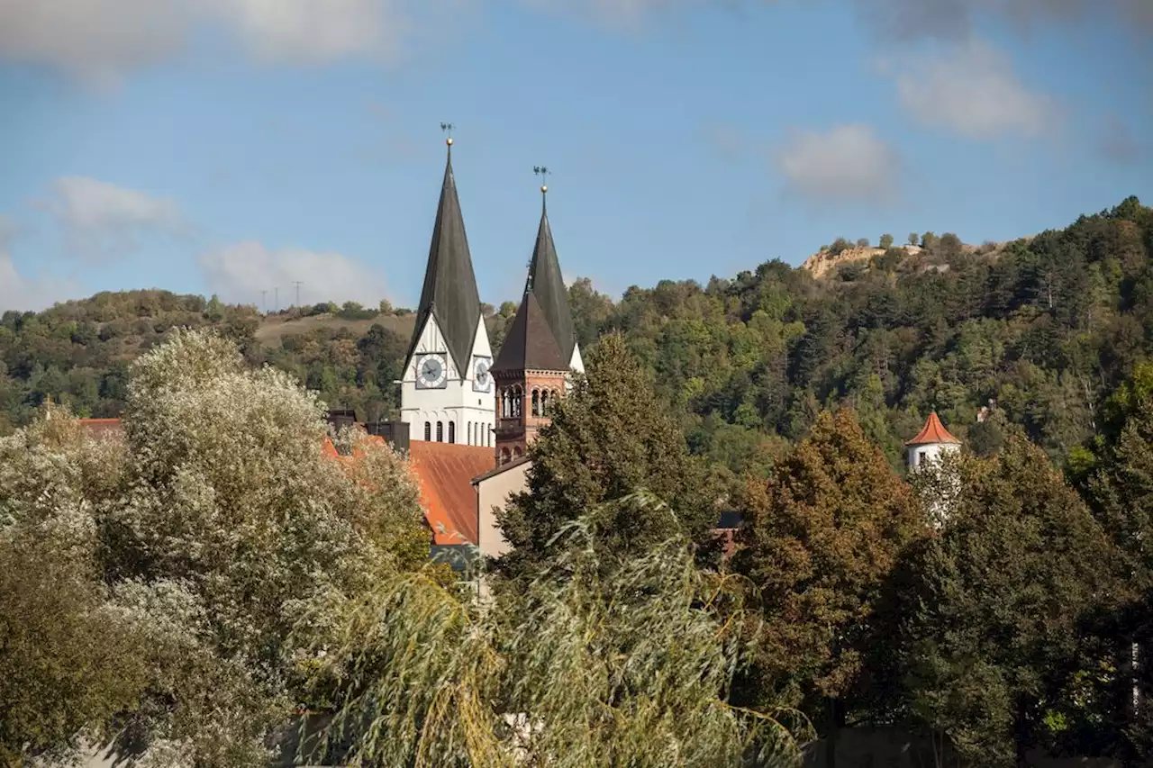 Caritas: Eichstätter Pfarrer belästigte auch Frauen in Altenheim