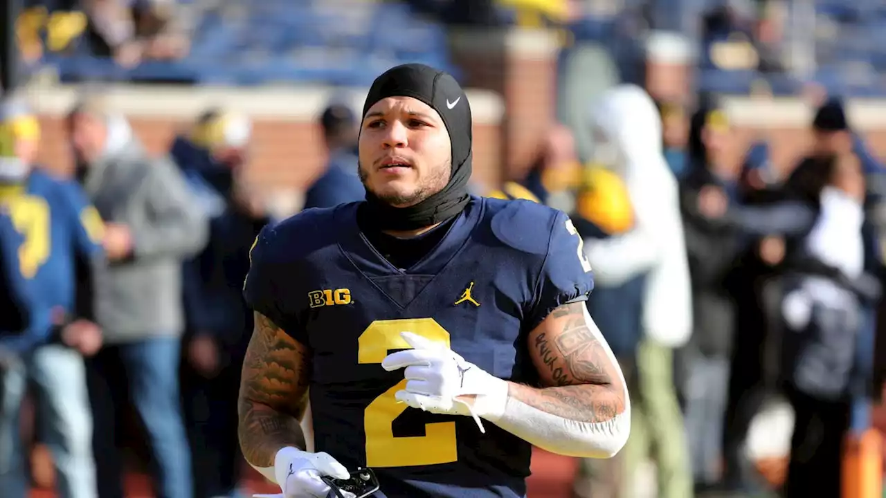 Michigan star Blake Corum leaves Illinois game with injury one week before OSU matchup