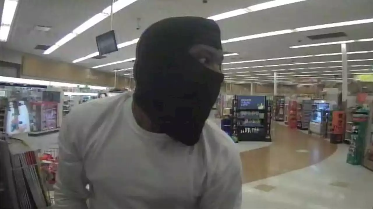 FBI seeking information on 'serial armed robbers' in Philadelphia, offers $10,000 reward