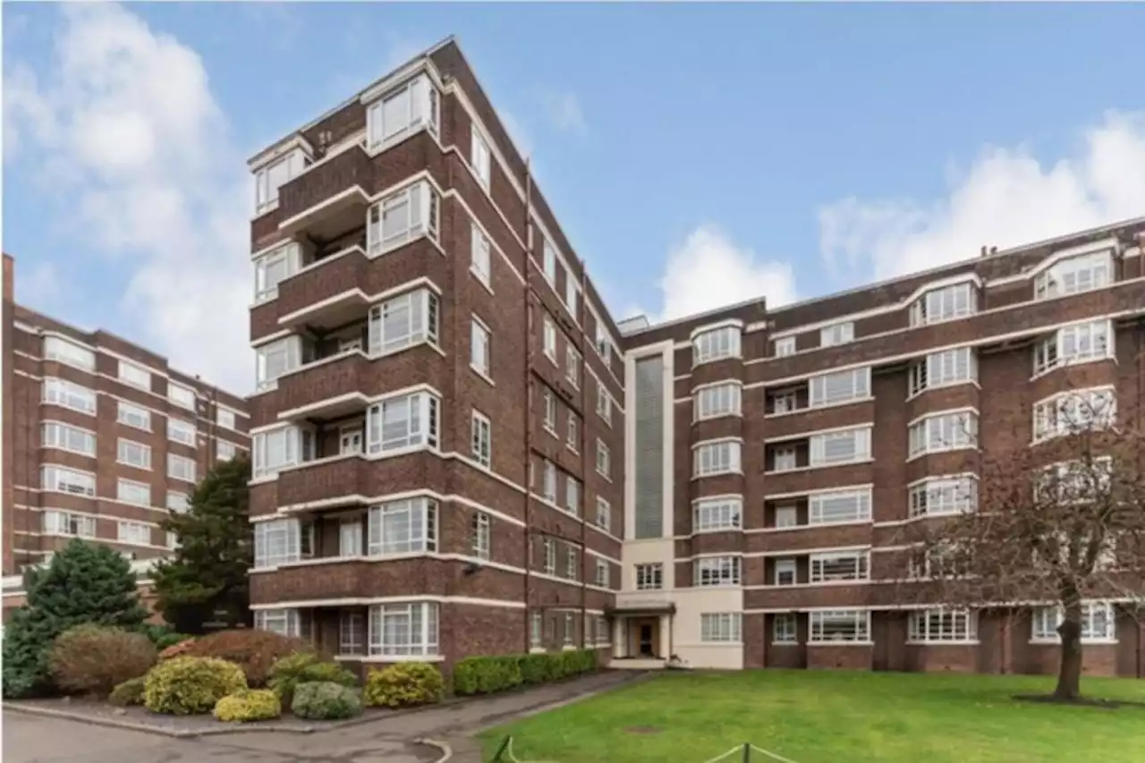 Spacious three-bedroom art deco apartment for sale in the West End