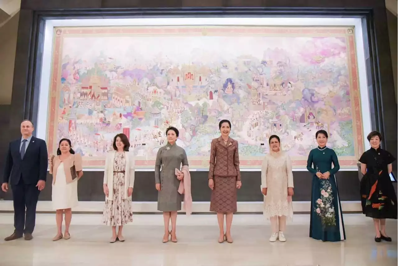 First Lady Liza Marcos joins spouses of APEC leaders in Thai museum tour