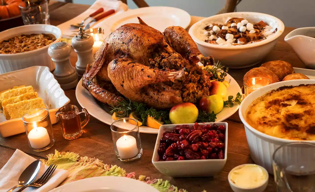 These places are giving free meals and turkeys for Thanksgiving