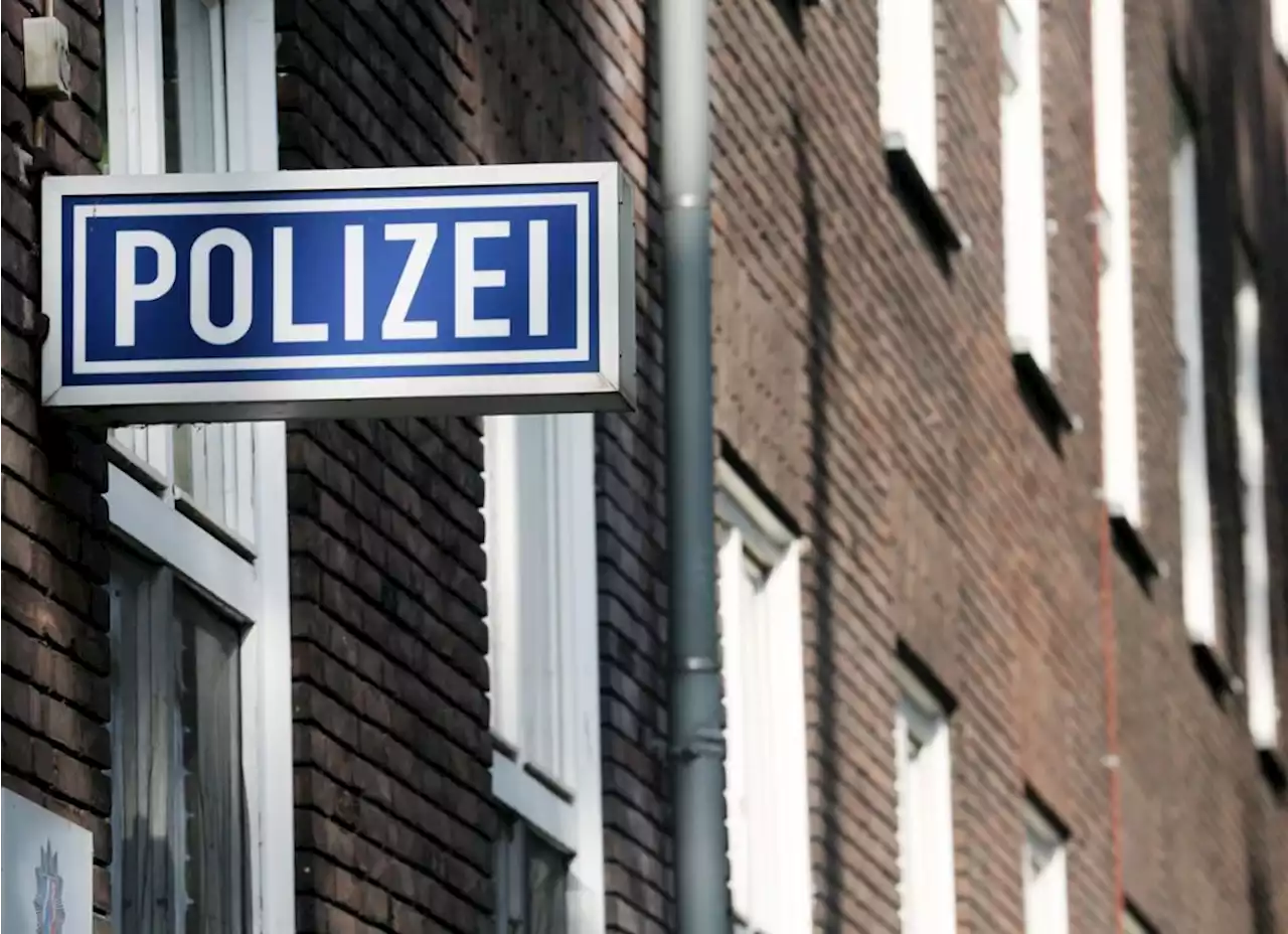 Straubinger Polizei ermittelt: Unbekannte verteilen Schmierseife vor Geldautomaten - idowa