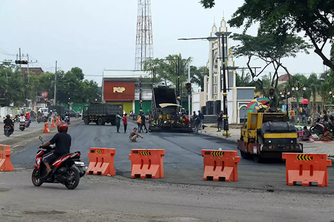 Kurang 2 Hari, Revitalisasi Trotoar-Drainase di Kota Pasuruan Belum Kelar