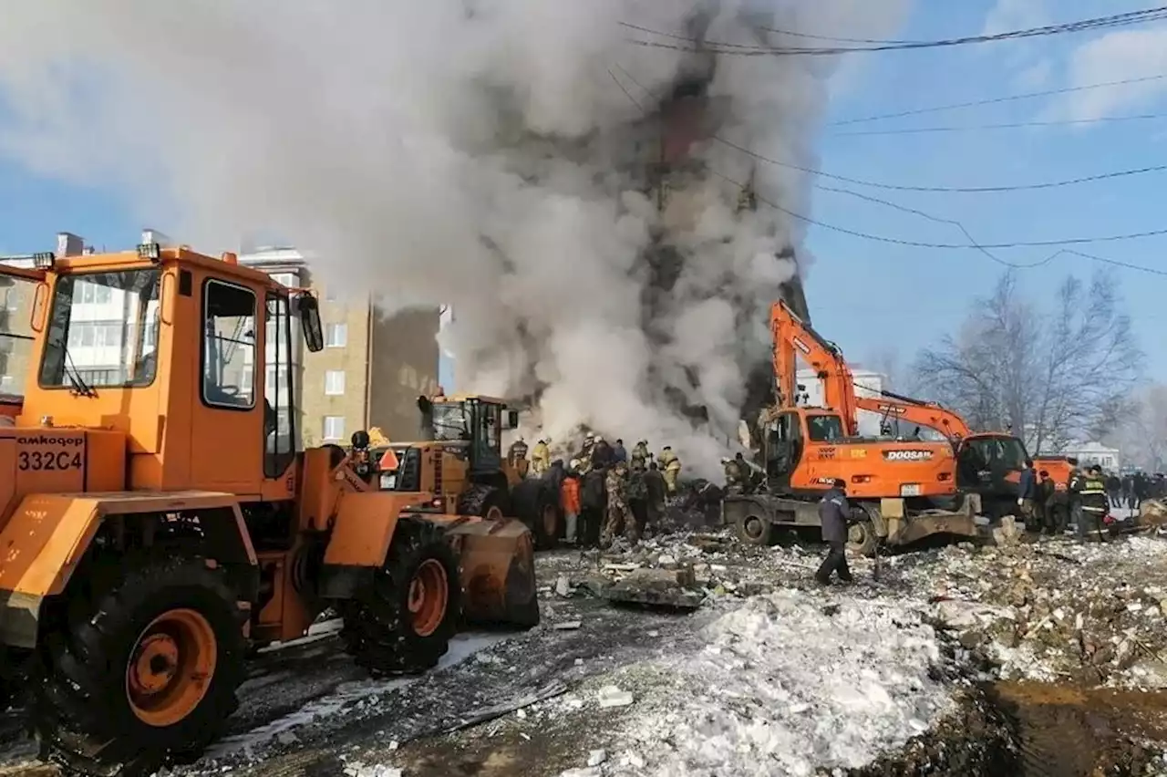 Видео с места взрыва газа в жилом доме на Сахалине появилось в сети