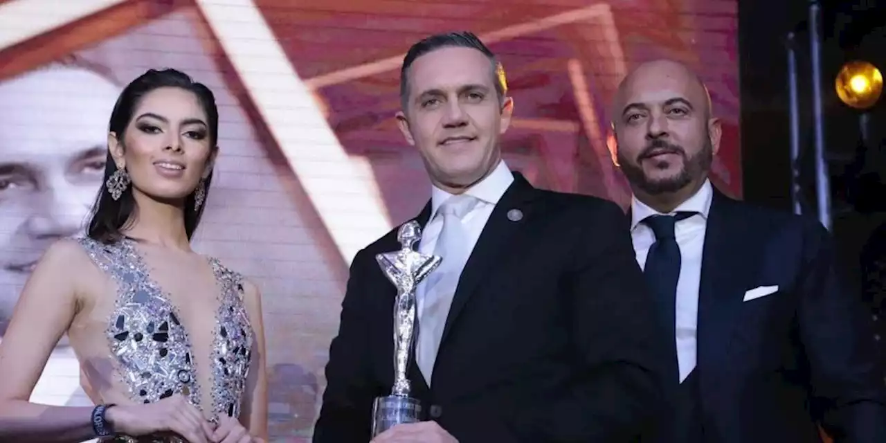 Adrián Rubalcava recibe premio por mejor “alcalde del año” y mejor “alcalde de la seguridad”