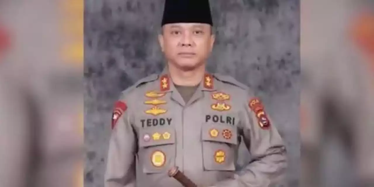 Irjen Teddy Disebut Hubungi Jenderal Purn Ayah AKBP Doddy agar Ikut Skenarionya | merdeka.com