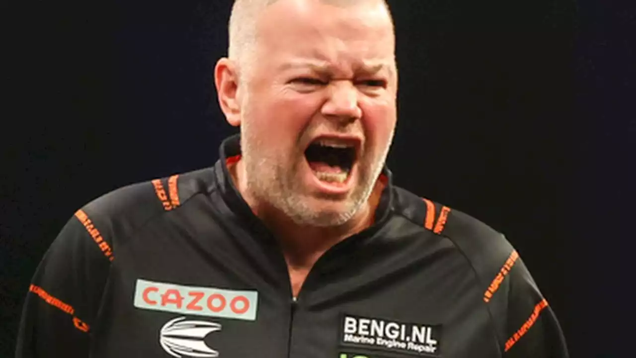 Van Barneveld stunt tegen nummer één van de wereld: 'Wat is hier gebeurd?'