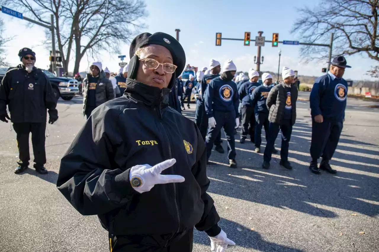 Harrisburg Holiday Parade draws thousands despite cold temperatures