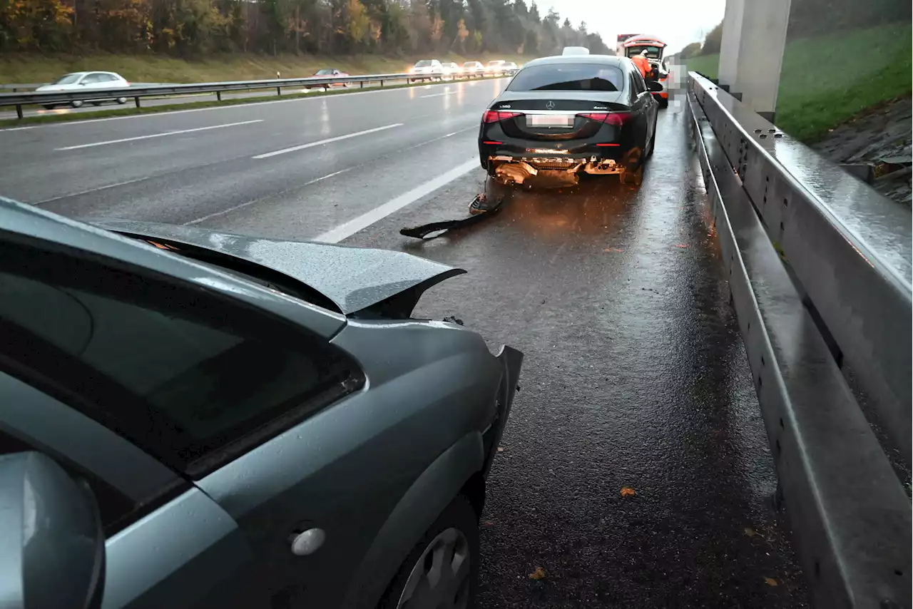 Oberbüren SG / A1: Auffahrunfall auf Autobahn – zwei Personen verletzt