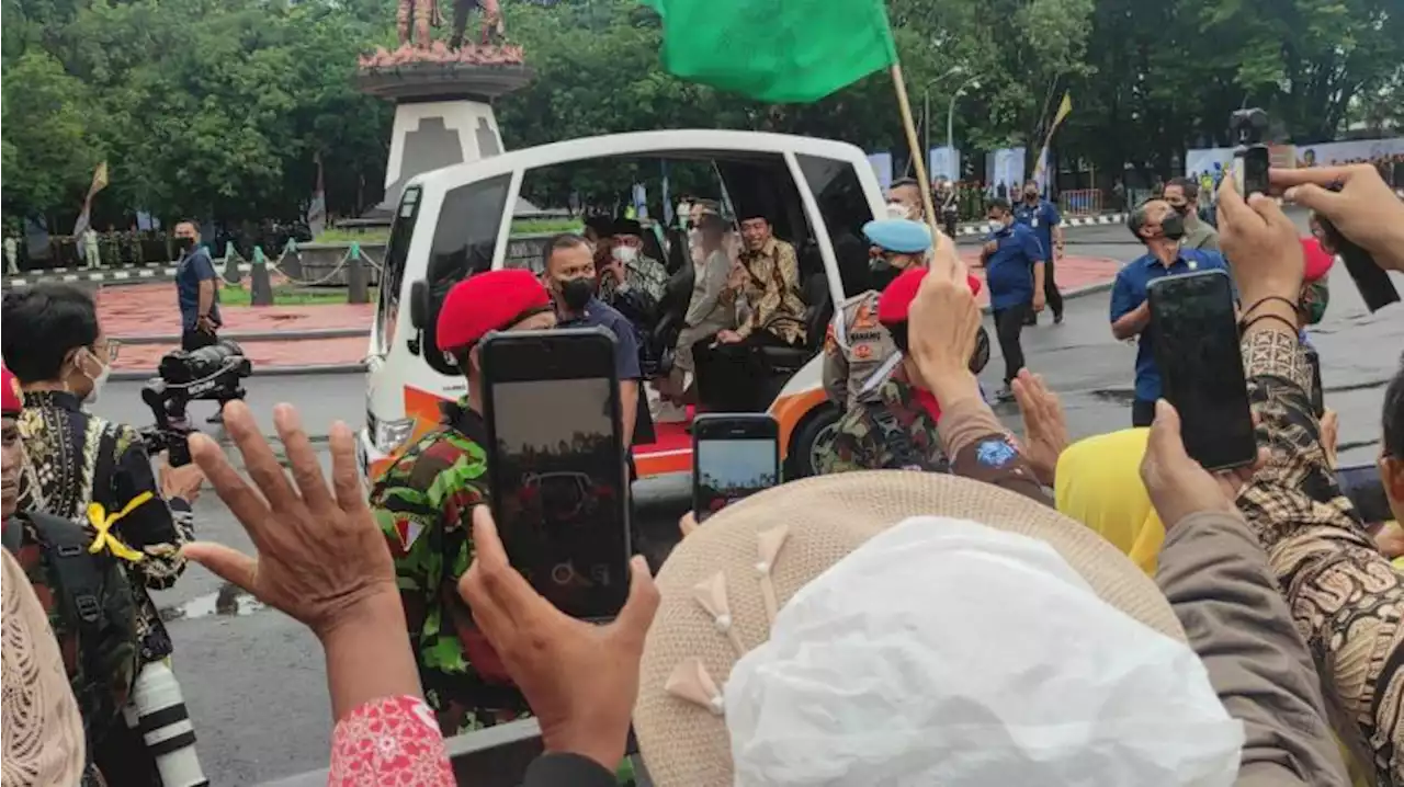 Berkendara Mobil Listrik, Presiden Jokowi Hadiri Pembukaan Muktamar |Republika Online