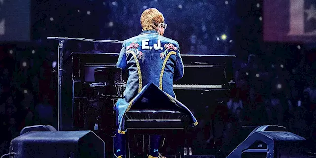 At Dodger Stadium, Elton John Makes His Saunter to the Touring