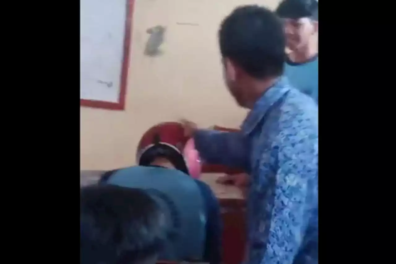 Video Detik-detik Kepala Siswa SMP Ditendang hingga Pingsan