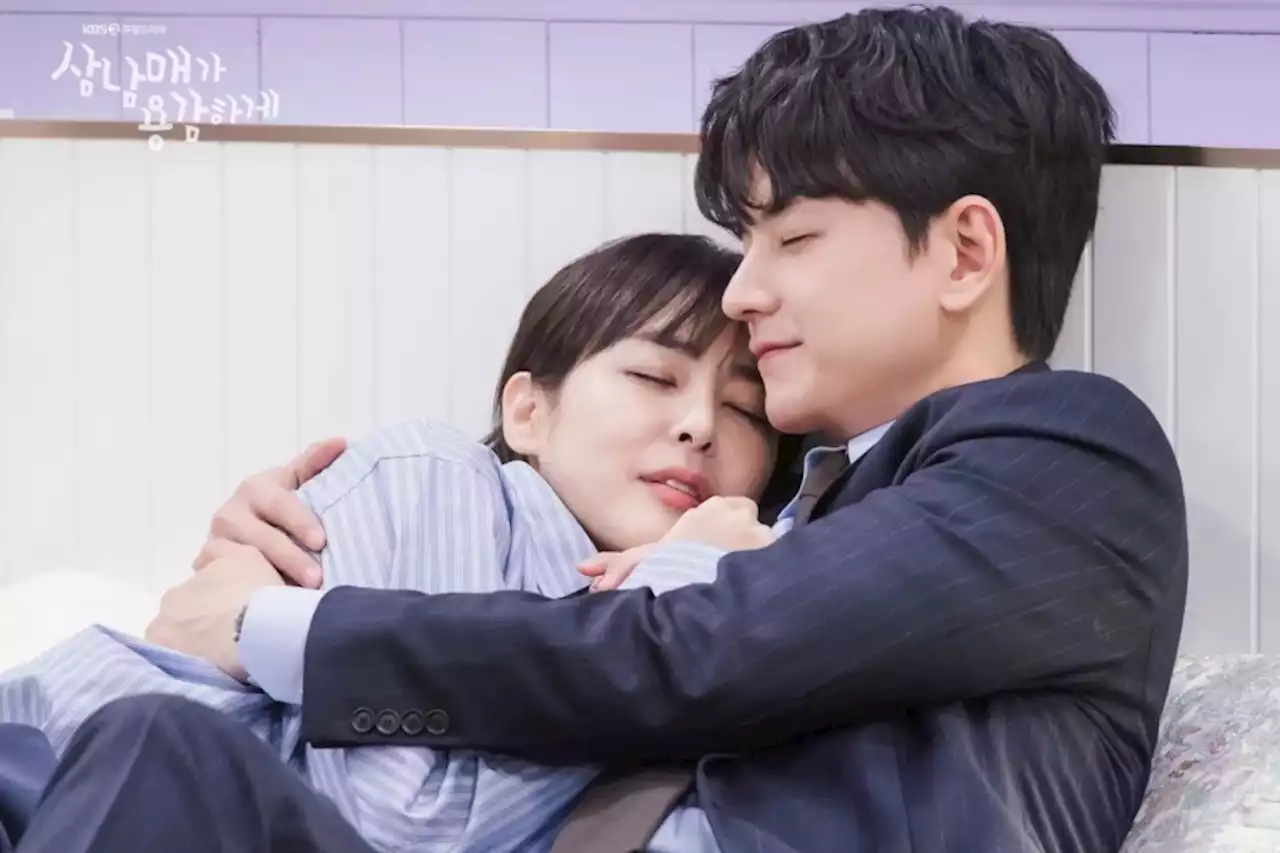 Im Joo Hwan And Lee Ha Na Get Caught Cuddling In Bed In “Three Bold Siblings”