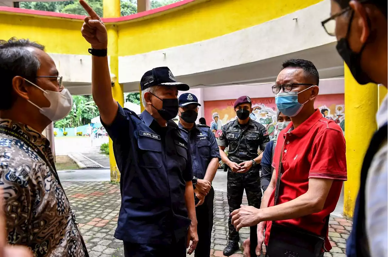 GE15: Police report smooth polling nationwide