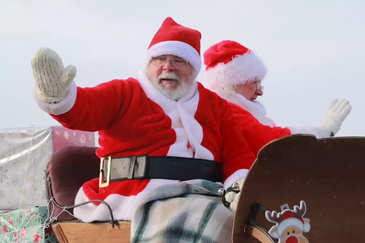 Santa Claus Parade a hit in its return to Thunder Bay 47 pics: