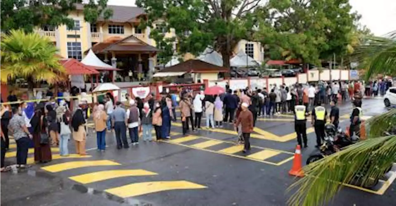 GE15: Voters excited, arrive early at polling centre