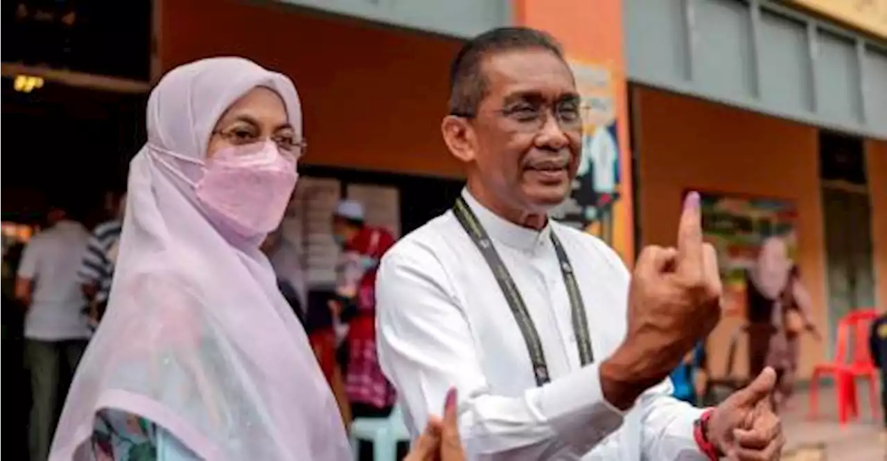 GE15: Zahid, Takiyuddin, Radzi among early voters to cast ballots