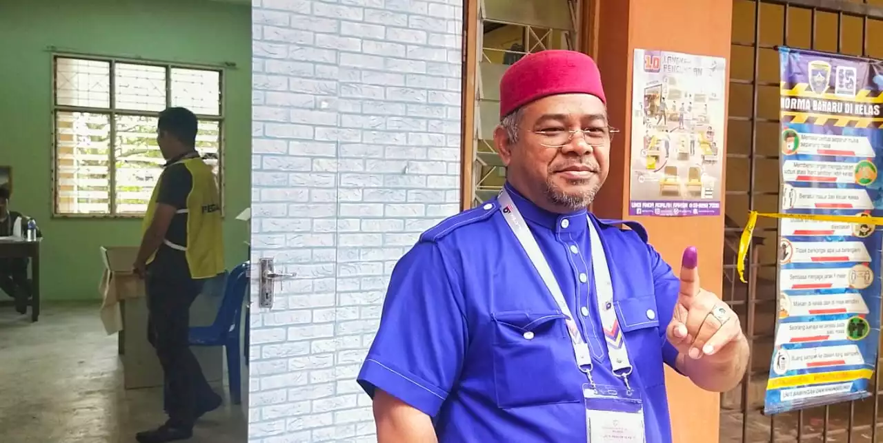 Mohd. Khairuddin mengundi di SMK Kompleks Seberang Takir