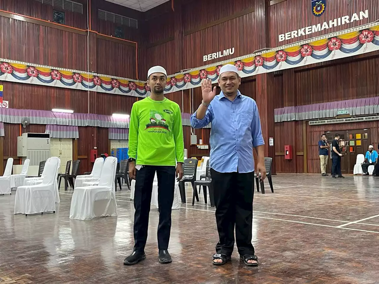 PRU15: Calon PN Permatang Pauh, Muhammad Fawwaz tiba di pusat penjumlahan undi