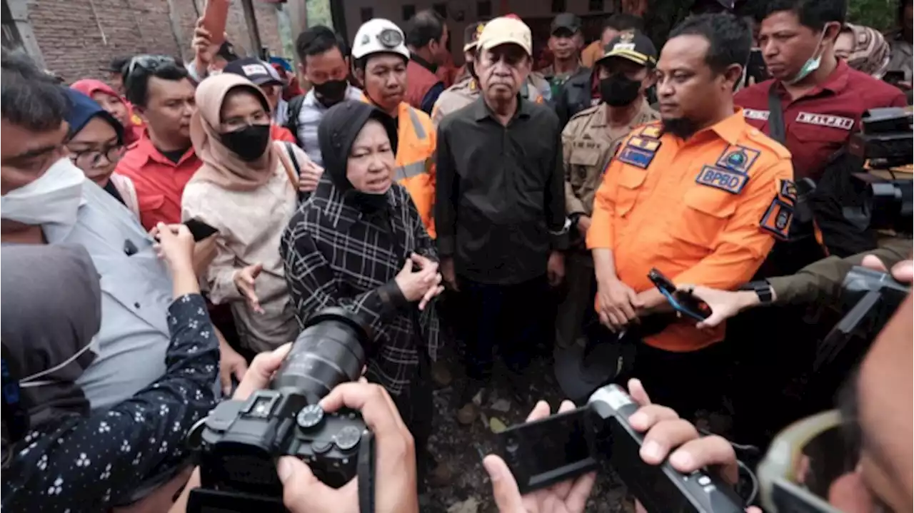 Mensos Risma Kunjungi Lokasi Longsor di Gowa