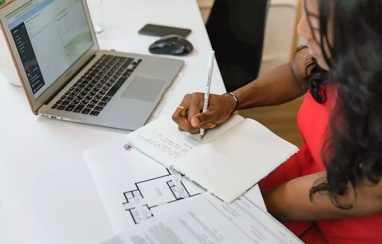 A partir de ce vendredi à 9h10, les femmes « travaillent gratuitement »