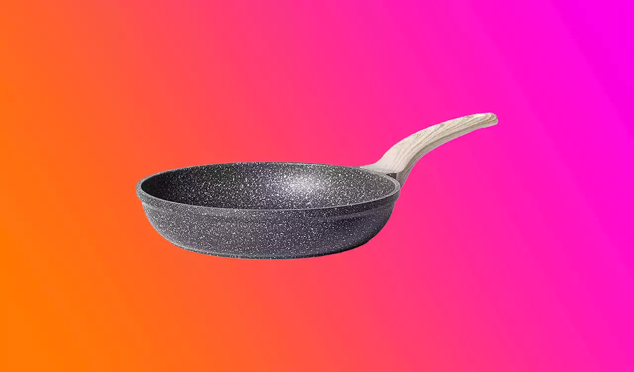 Amazon's best nonstick frying pan has 30,000 5-star reviews for just $14