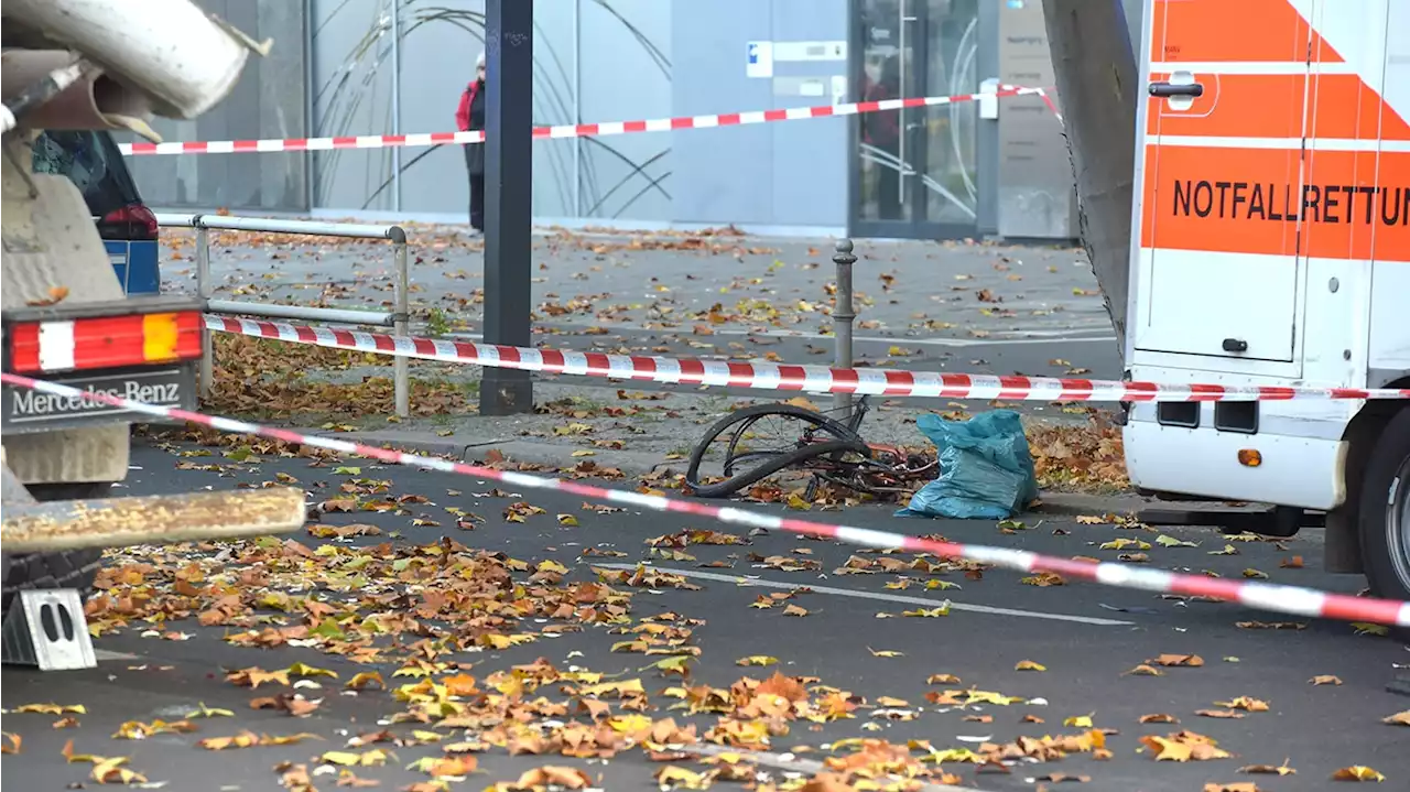 Radlerin nach Betonmischer-Unfall in kritischem Zustand