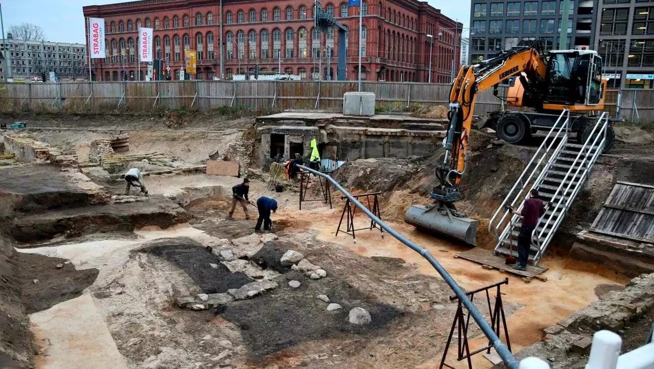 Im historischen Zentrum von Berlin: Holzbauwerk aus dem 15. Jahrhundert entdeckt