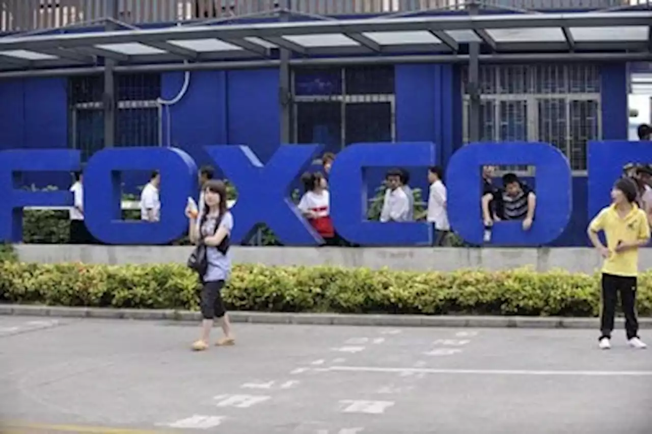 China imposes Covid lockdown on 600,000 people around iPhone plant