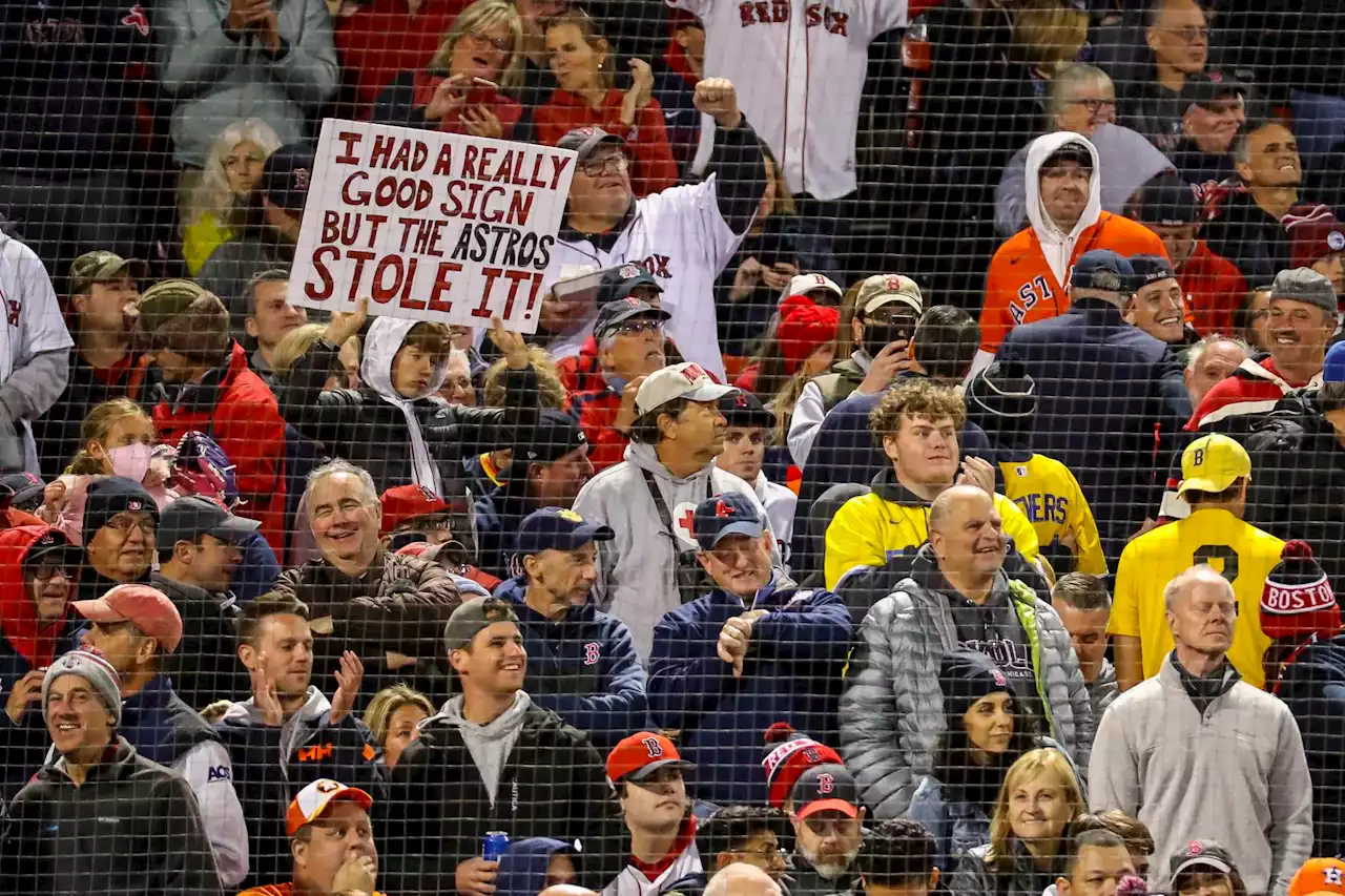 Philadelphia sign-stealing billboard goes viral; Astros fans on Twitter call it unoriginal