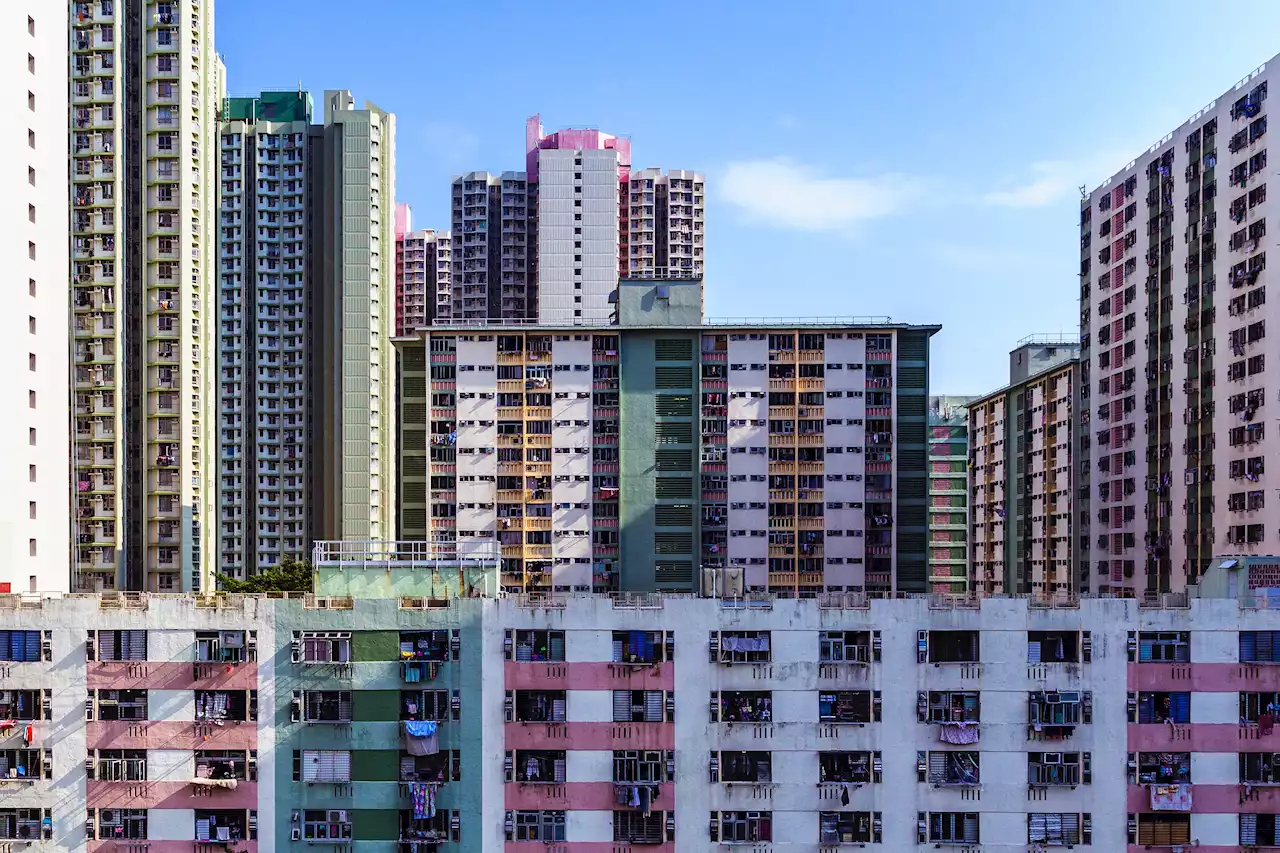 'So many S'poreans now co-living in HDB with 5 to 6 people in 1 unit!' — Netizens react to high property prices -