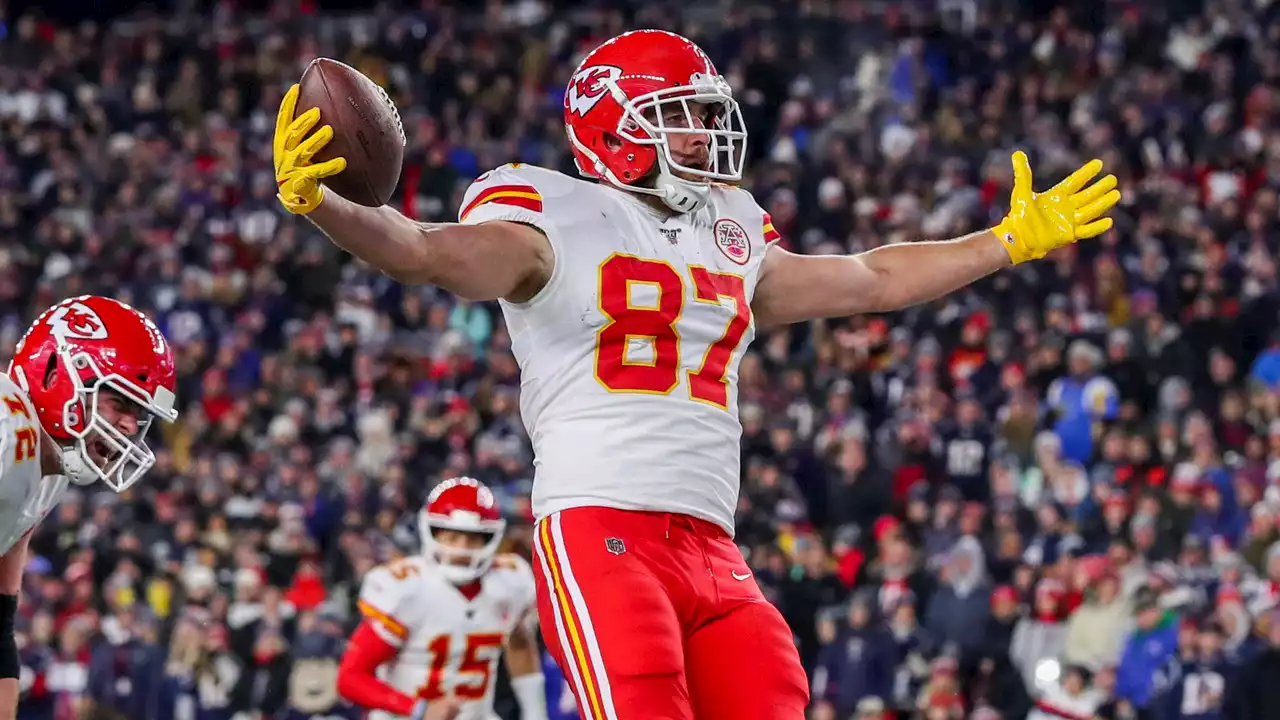 Chiefs' Travis Kelce Calls Out Patriots Fans for Heckling His Mother