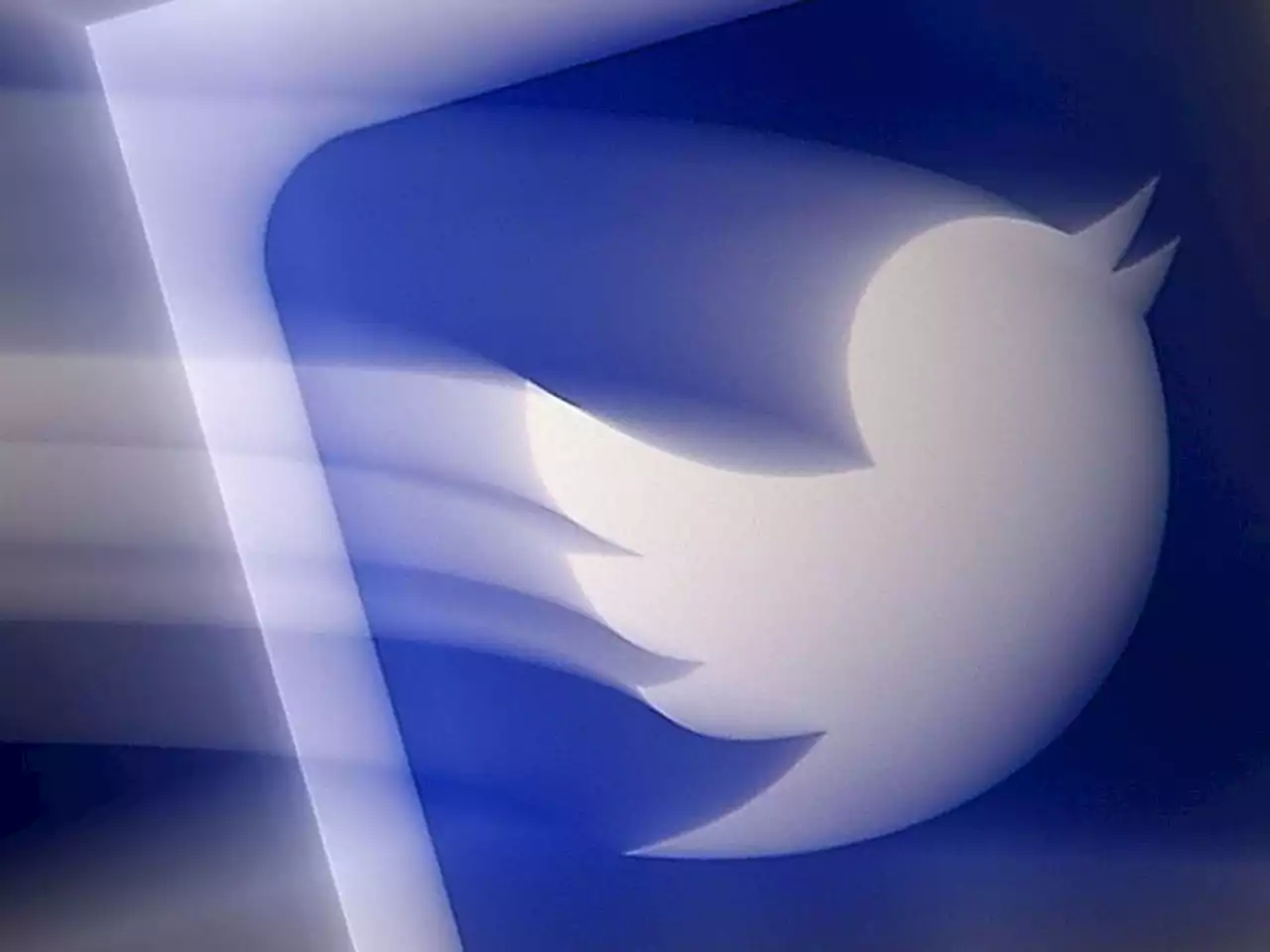 More Twitter officials leave, gutting top management