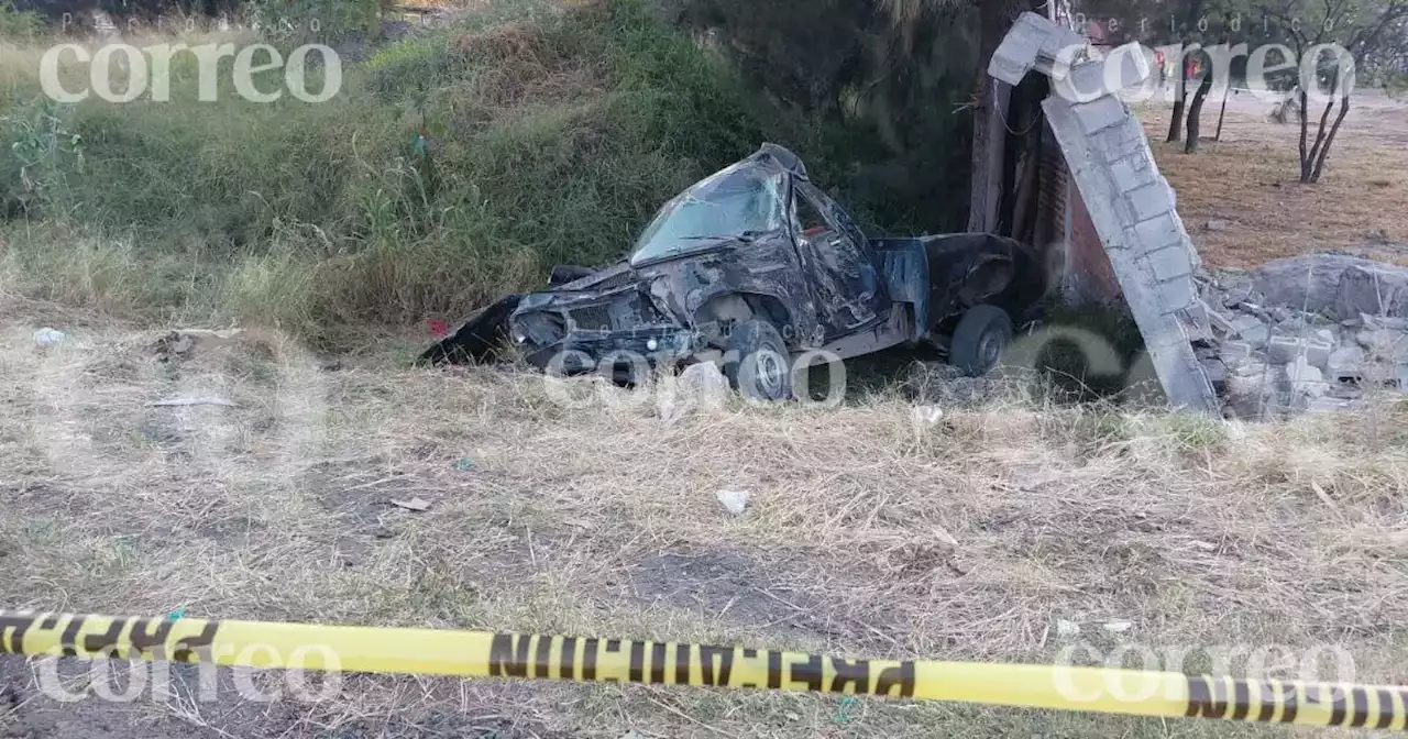 Hombre y niño mueren tras aparatosa volcadura en Libramiento de Irapuato