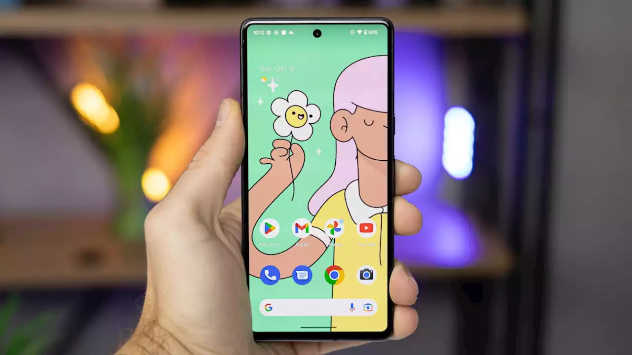 Pixel 7's extended weather for At a Glance is rolling out now to the Pixel 6 series