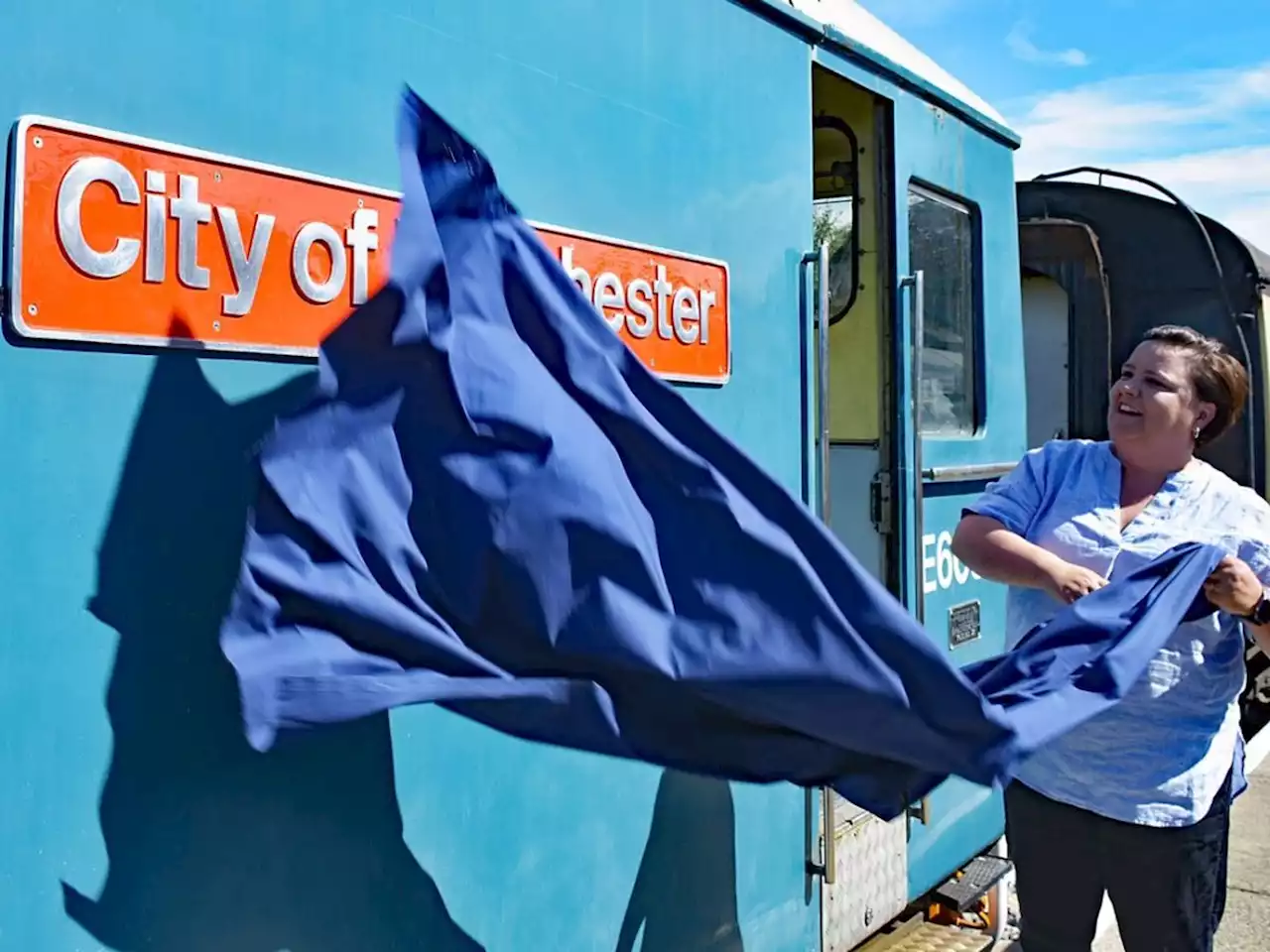 TV presenter Susan Calman unveils newly-named locomotive in Shropshire