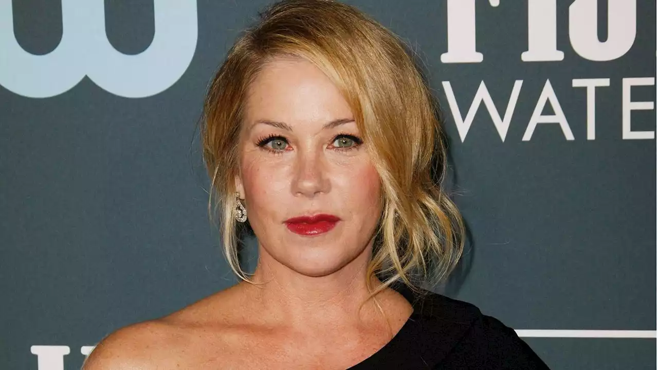 Christina Applegate: 'Ich habe knapp 20 Kilo zugenommen. Ich kann nicht ohne Stock gehen'