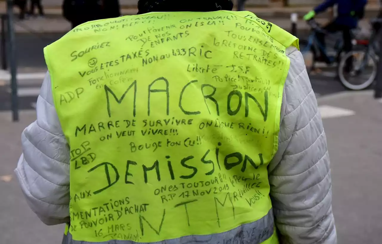 Des « gilets jaunes » manifestent à Paris pour les quatre ans du mouvement