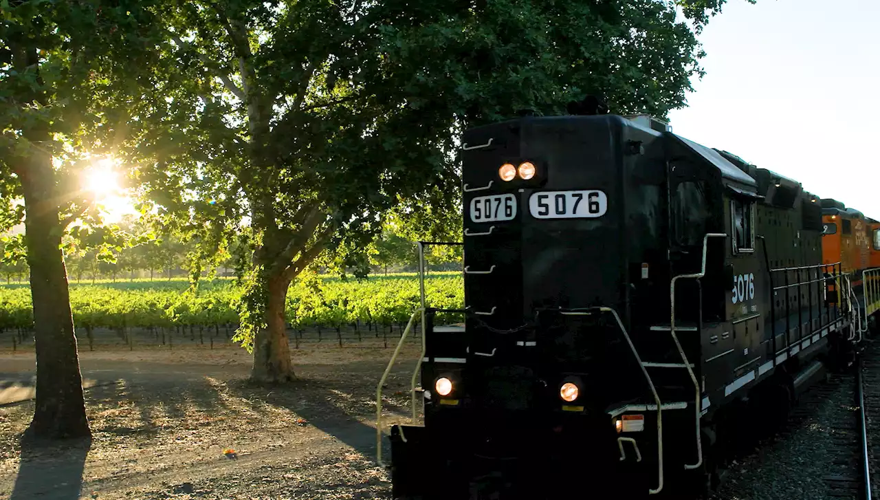 Napa Valley Wine Train serves guests gourmet dinner while hosting murder mystery