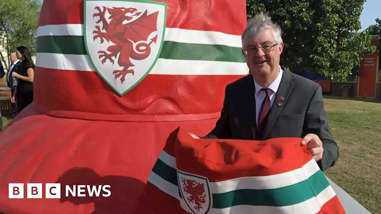 World Cup 2022: Giant Wales bucket hat unveiled in Doha