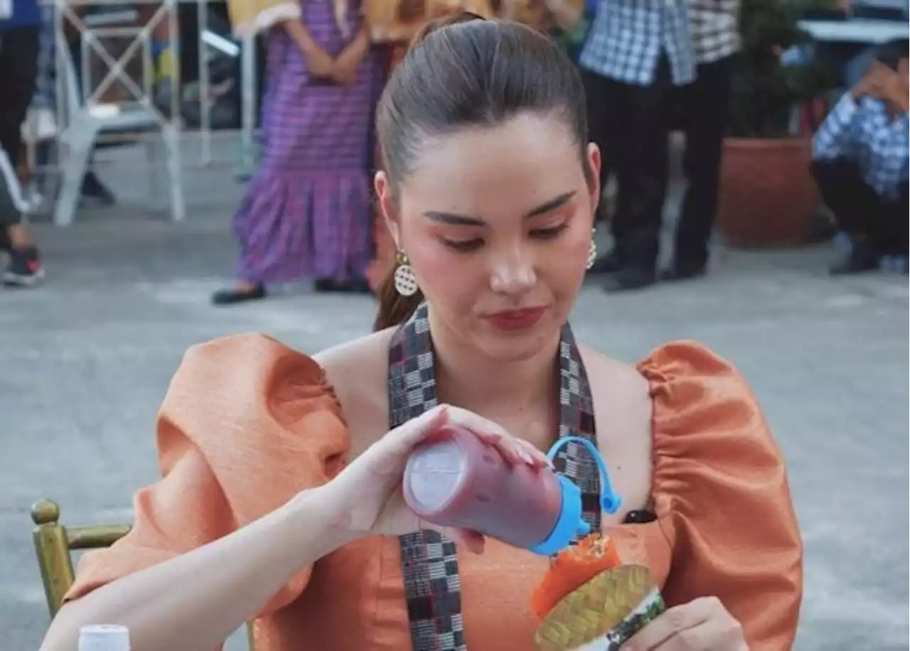 Catriona Gray eating empanada with ketchup gets approval from Ilocos Norte tourism